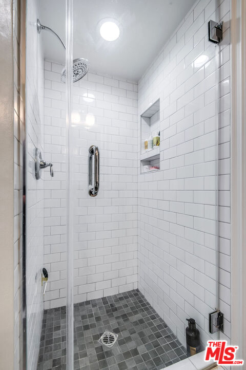 4401 Moorpark Way Unit: 203