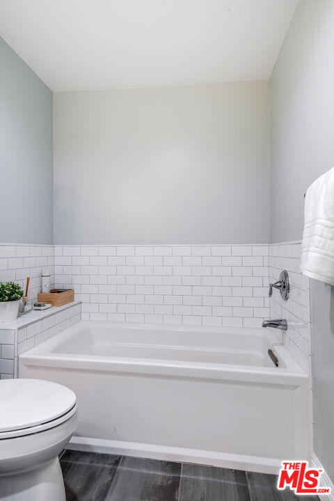 4401 Moorpark Way Unit: 203