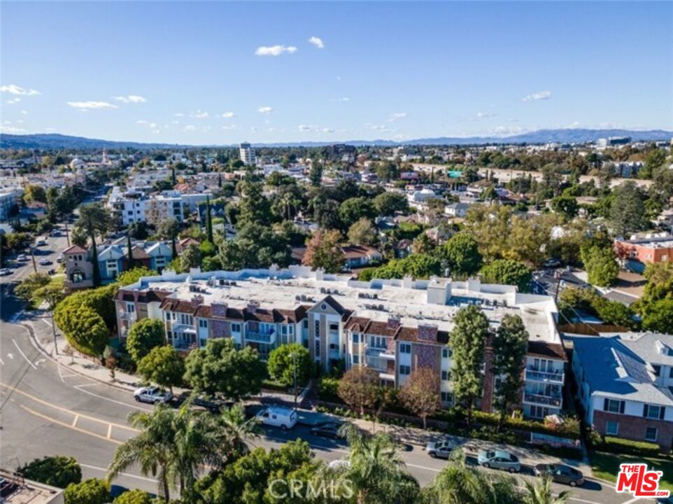 4401 Moorpark Way Unit: 203