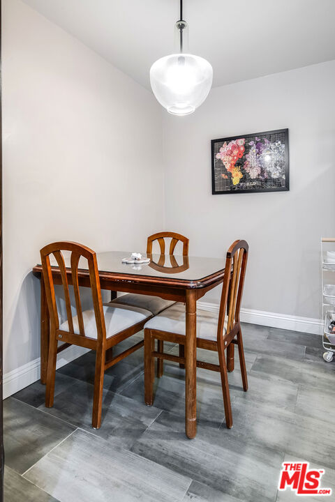 4401 Moorpark Way Unit: 203