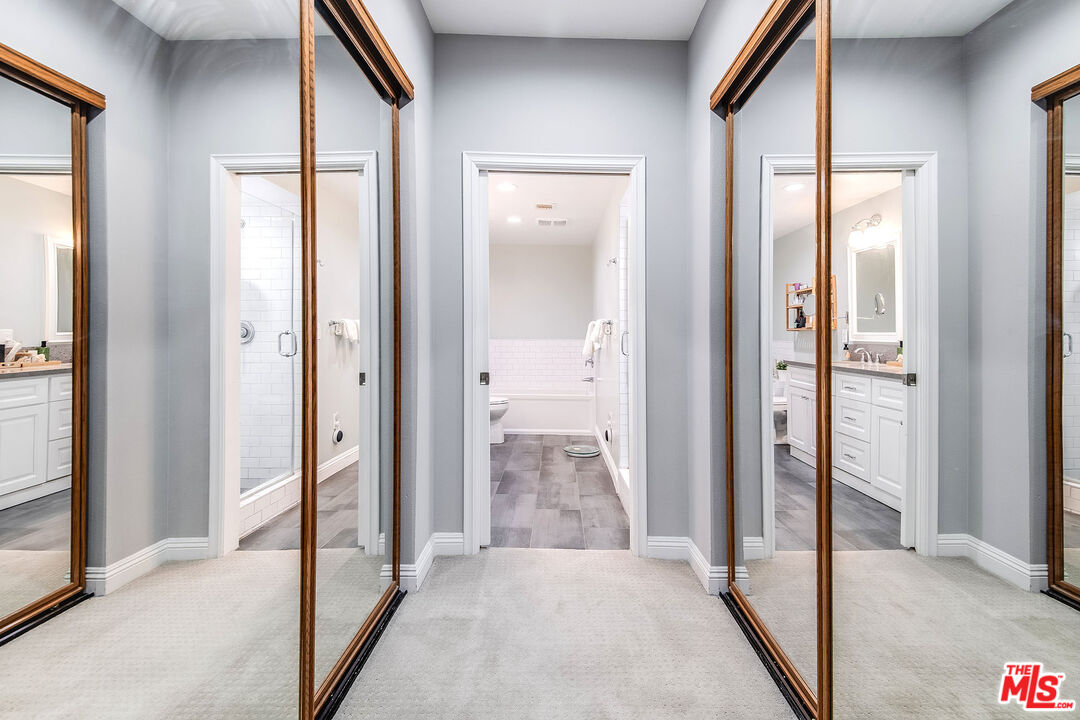 4401 Moorpark Way Unit: 203