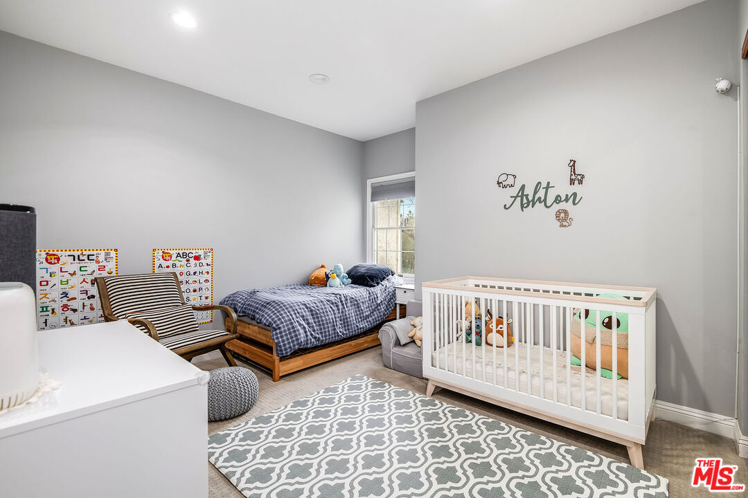 4401 Moorpark Way Unit: 203