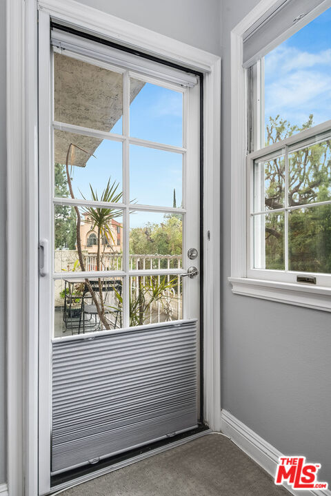 4401 Moorpark Way Unit: 203