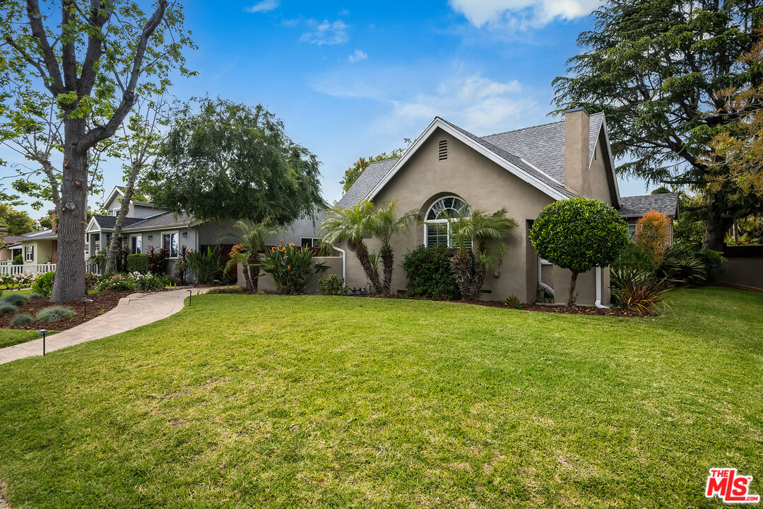 2201 W Clark Ave