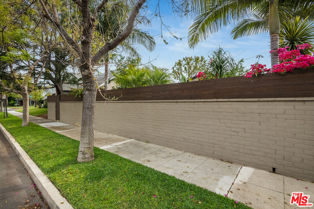 2201 W Clark Ave