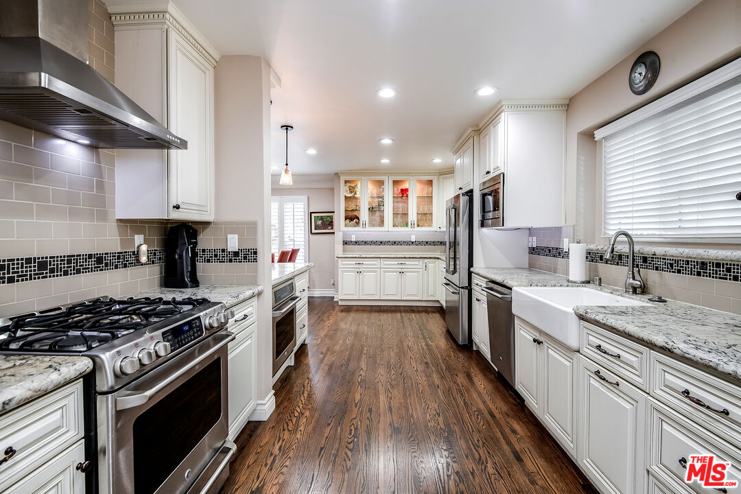 2201 W Clark Ave