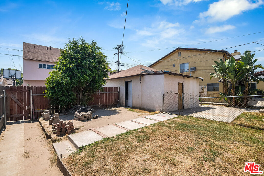 1217 N Cordova St