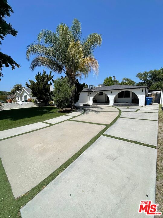 5814 Beckford Ave
