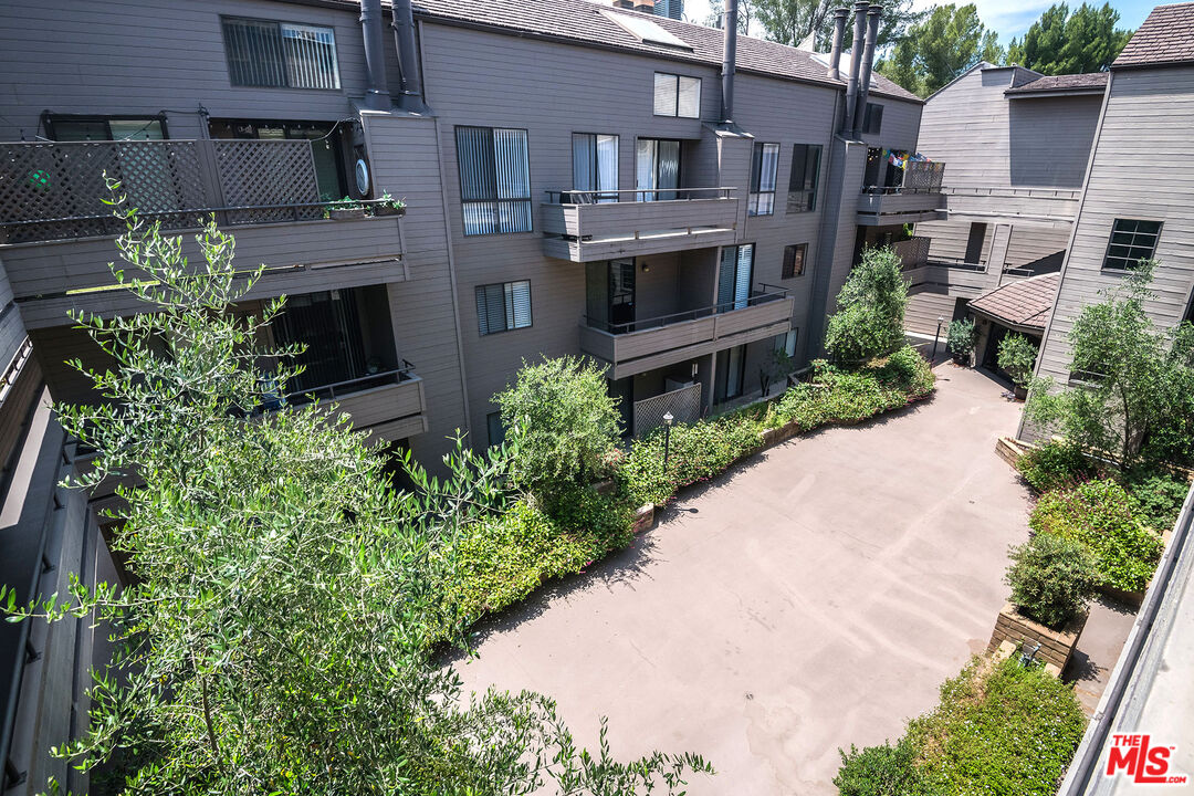 13331 Moorpark St Unit: 332