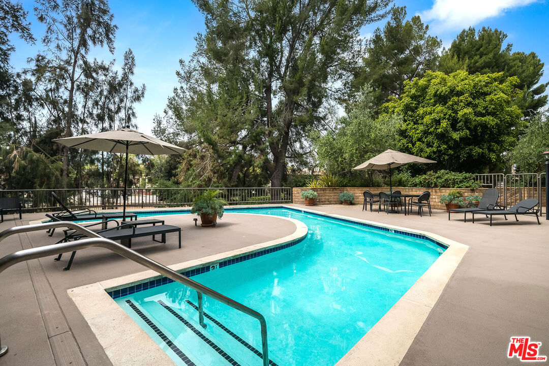 13331 Moorpark St Unit: 332