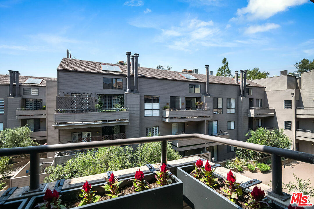 13331 Moorpark St Unit: 332