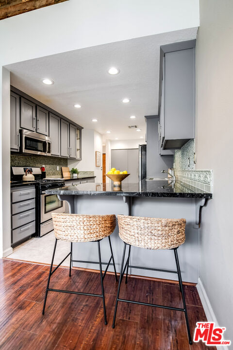 13331 Moorpark St Unit: 332