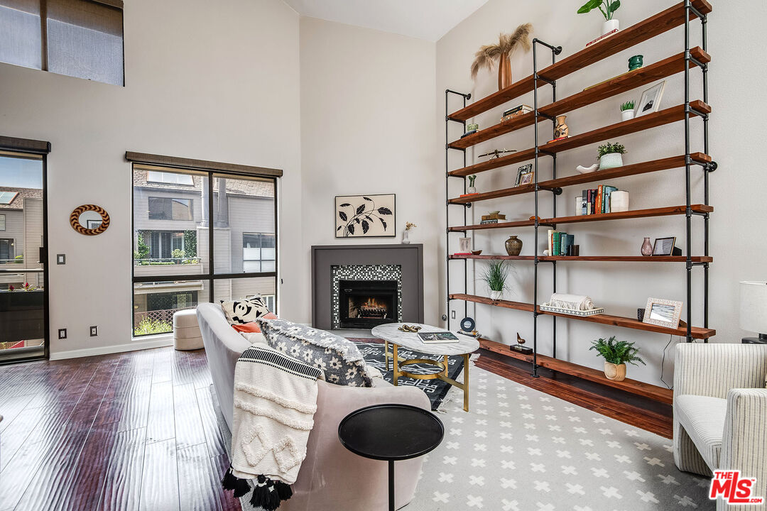 13331 Moorpark St Unit: 332