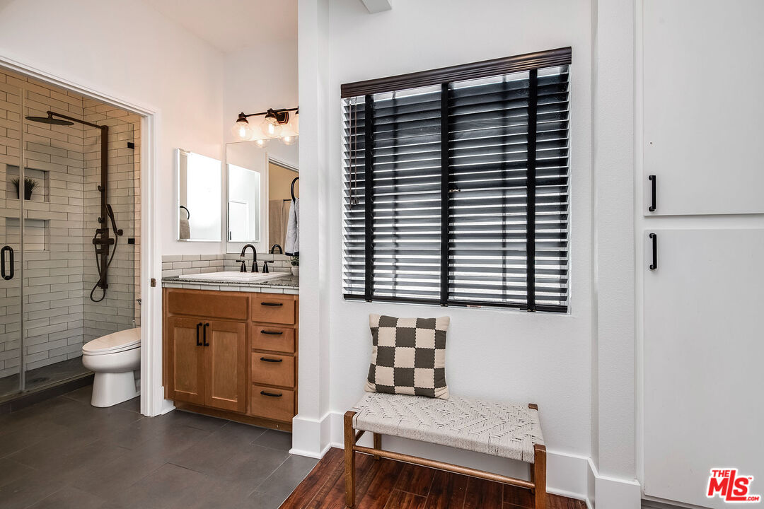 13331 Moorpark St Unit: 332