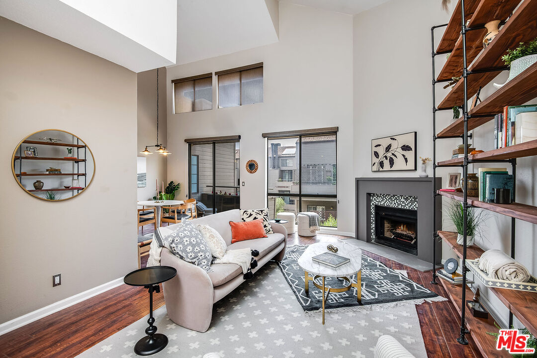 13331 Moorpark St Unit: 332