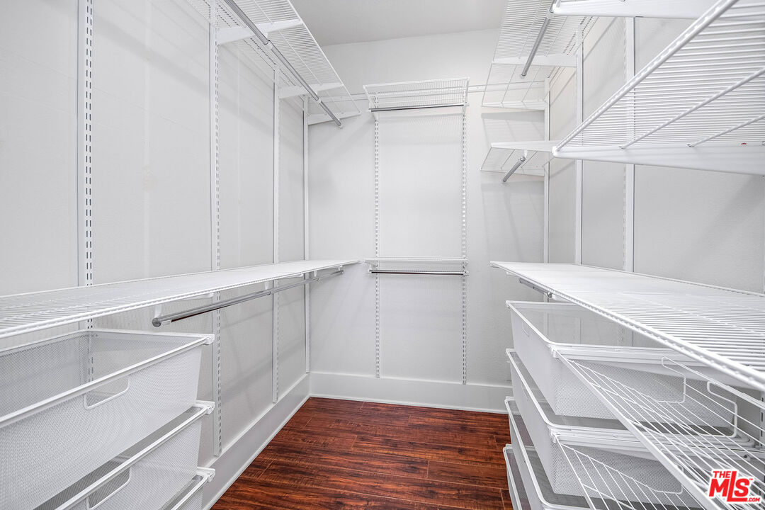 13331 Moorpark St Unit: 332