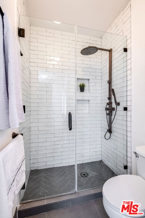 13331 Moorpark St Unit: 332
