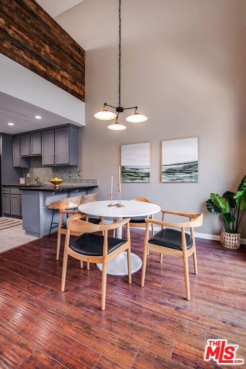 13331 Moorpark St Unit: 332