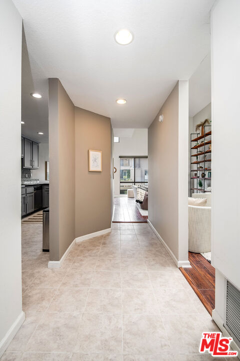 13331 Moorpark St Unit: 332