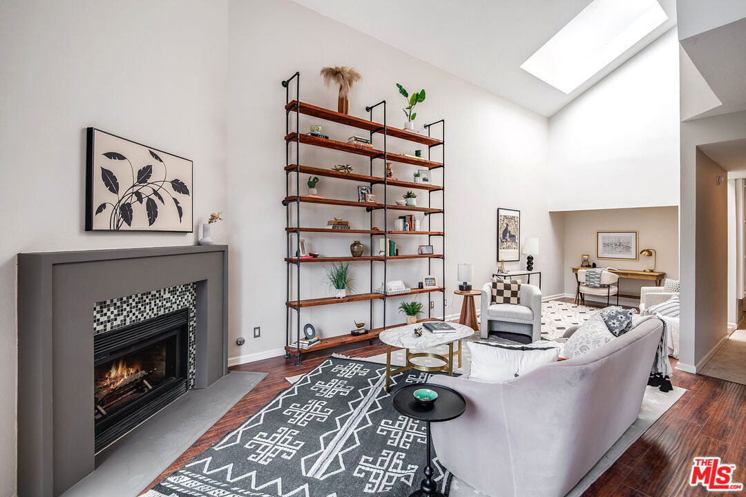 13331 Moorpark St Unit: 332