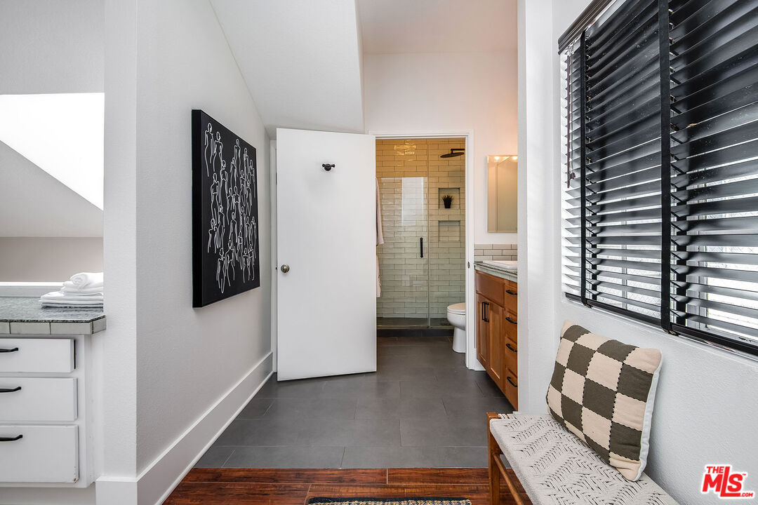 13331 Moorpark St Unit: 332