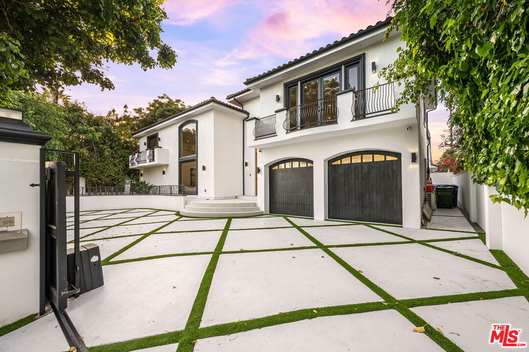 14257 Chandler Blvd