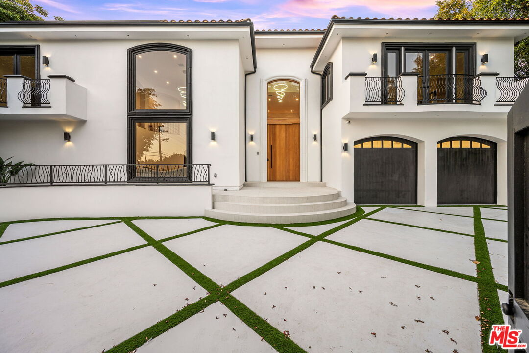 14257 Chandler Blvd