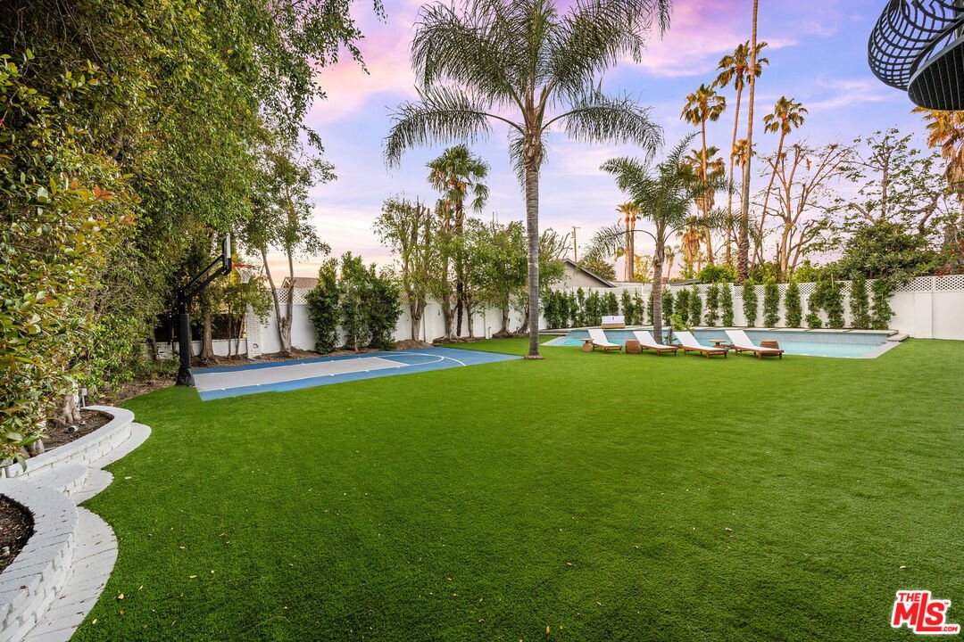 14257 Chandler Blvd