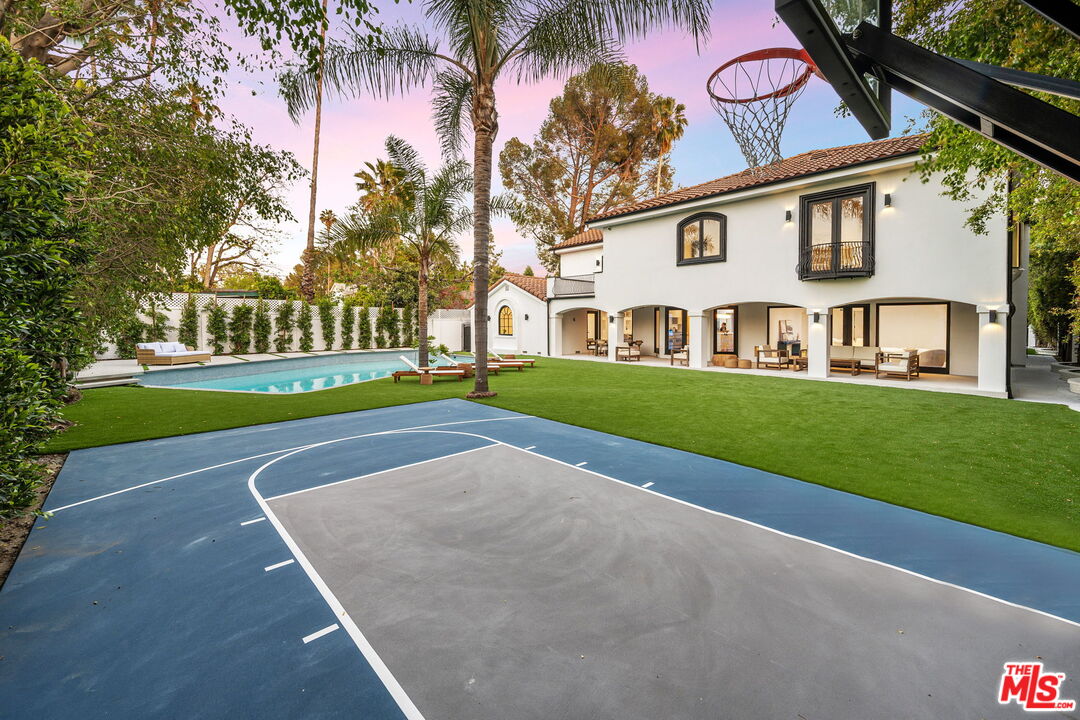 14257 Chandler Blvd