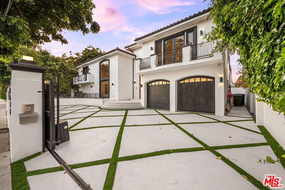 14257 Chandler Blvd