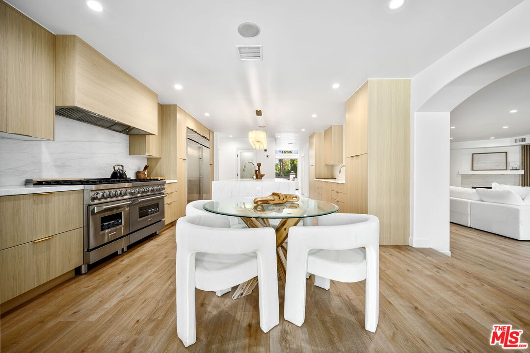 14257 Chandler Blvd