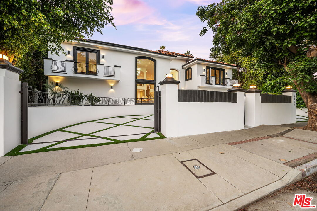 14257 Chandler Blvd