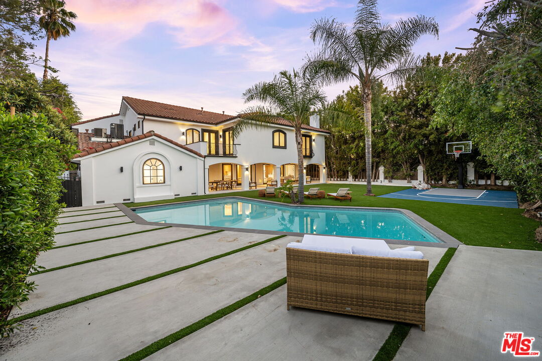 14257 Chandler Blvd