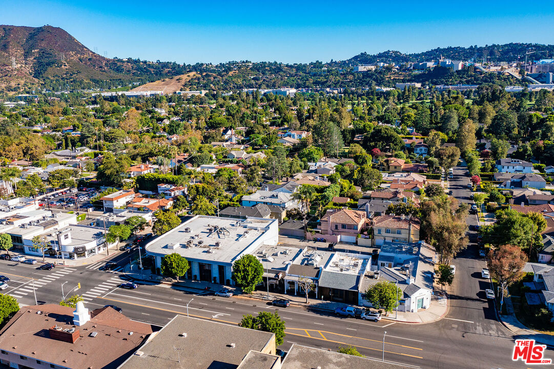 10216 Riverside Dr