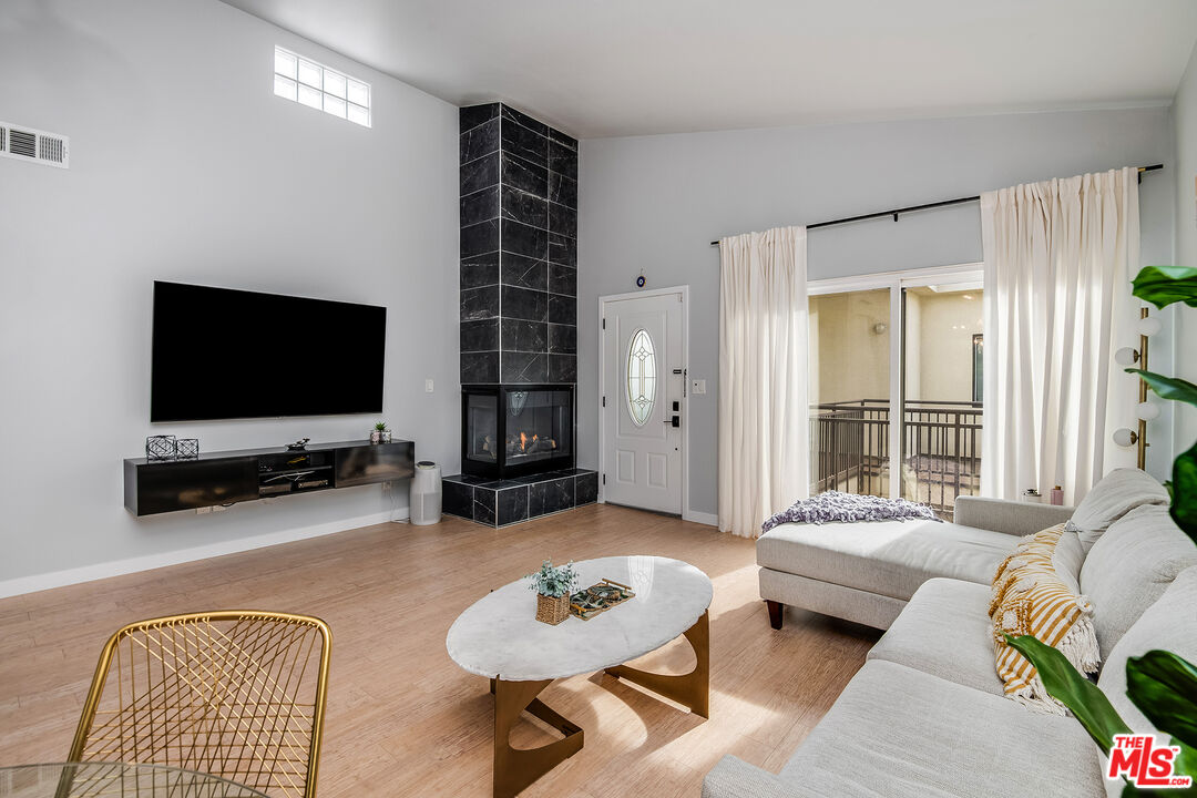 4447 W Lakeside Dr Unit: 202