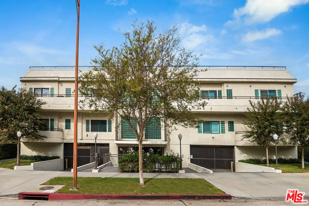 4447 W Lakeside Dr Unit: 202