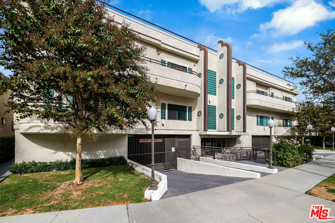4447 W Lakeside Dr Unit: 202