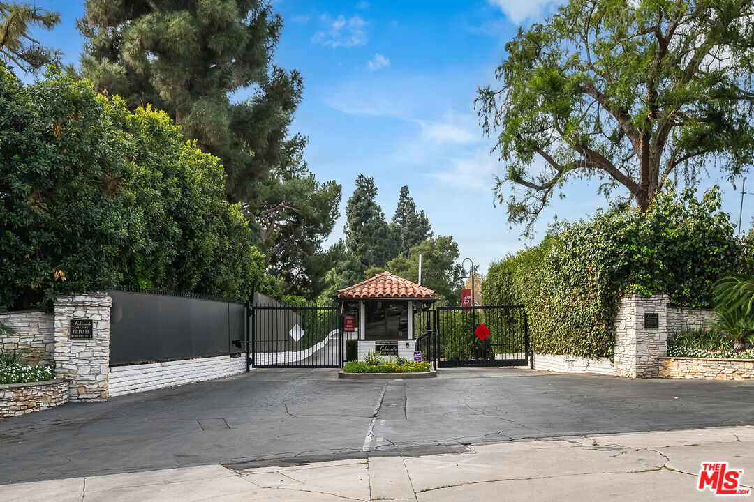 4447 W Lakeside Dr Unit: 202