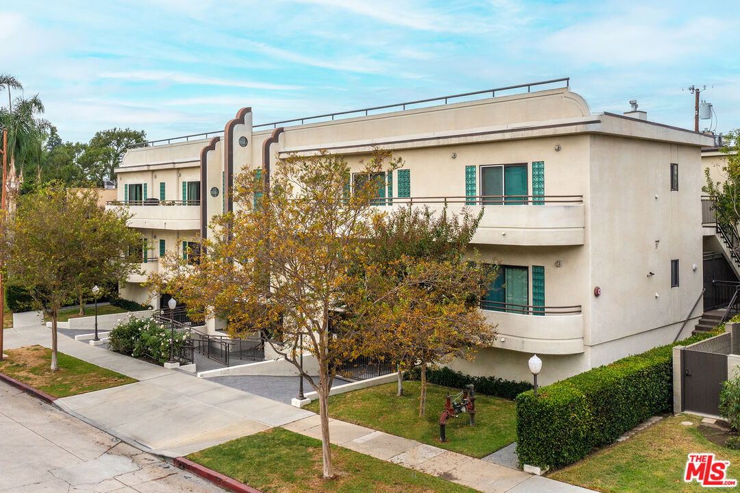 4447 W Lakeside Dr Unit: 202
