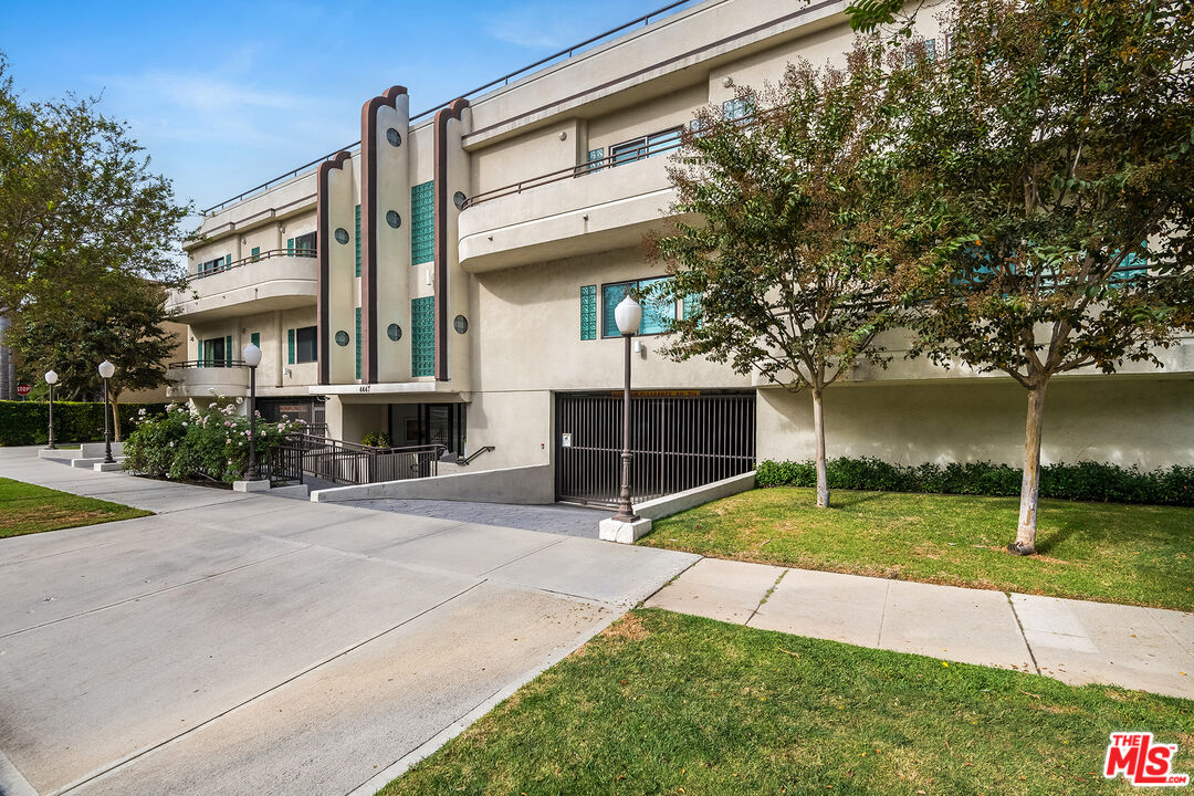 4447 W Lakeside Dr Unit: 202