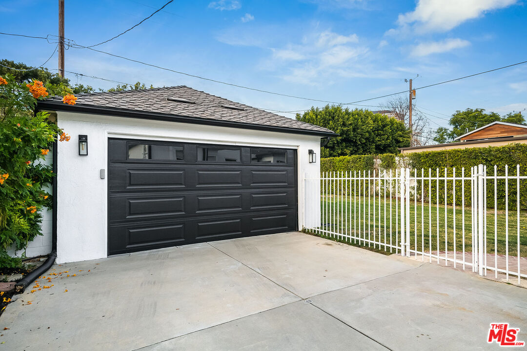 4227 Warner Blvd