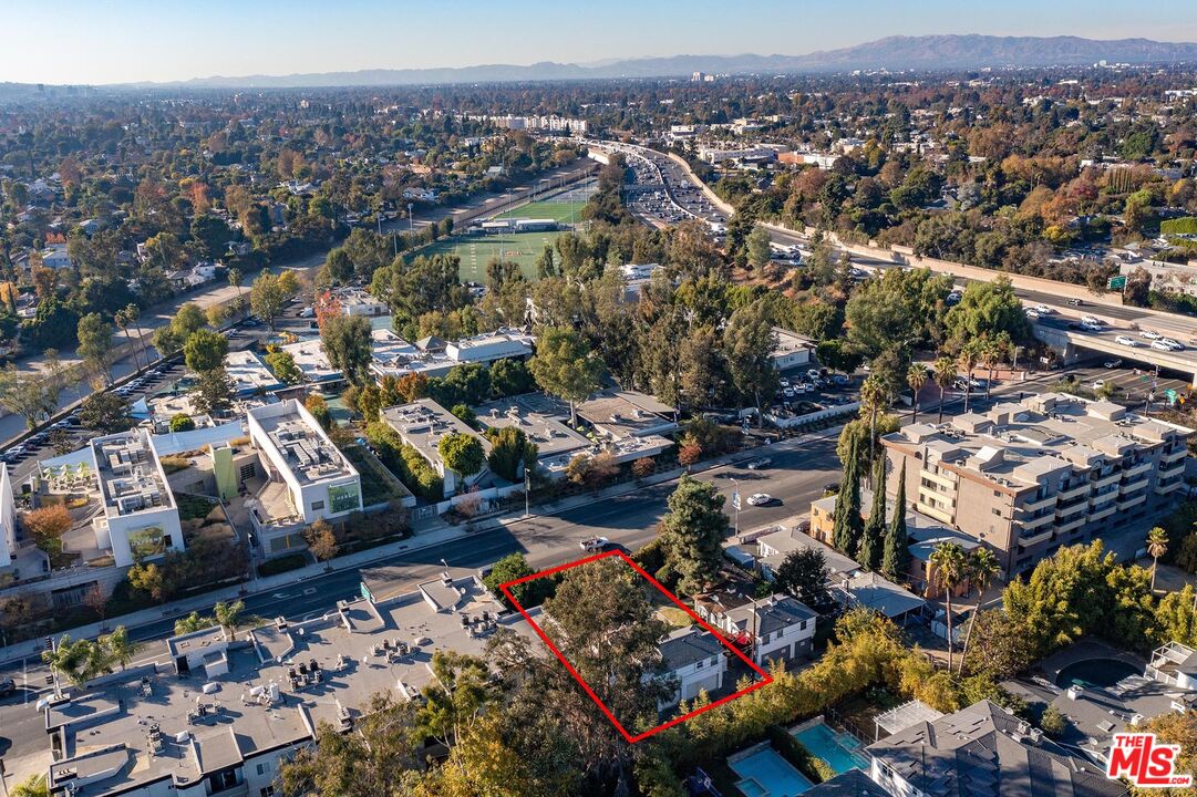 4522 Laurel Canyon Blvd