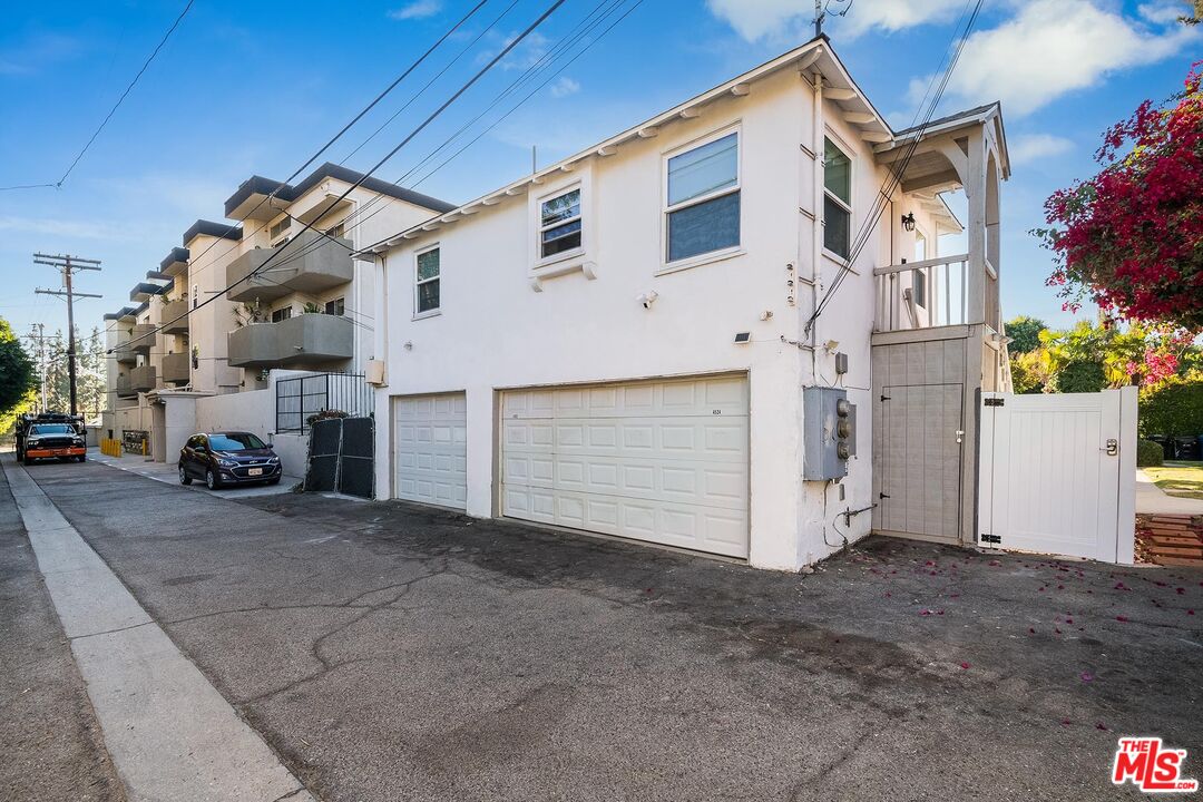4522 Laurel Canyon Blvd