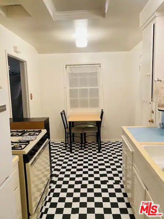 4522 Laurel Canyon Blvd