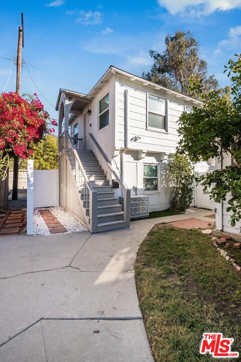 4522 Laurel Canyon Blvd