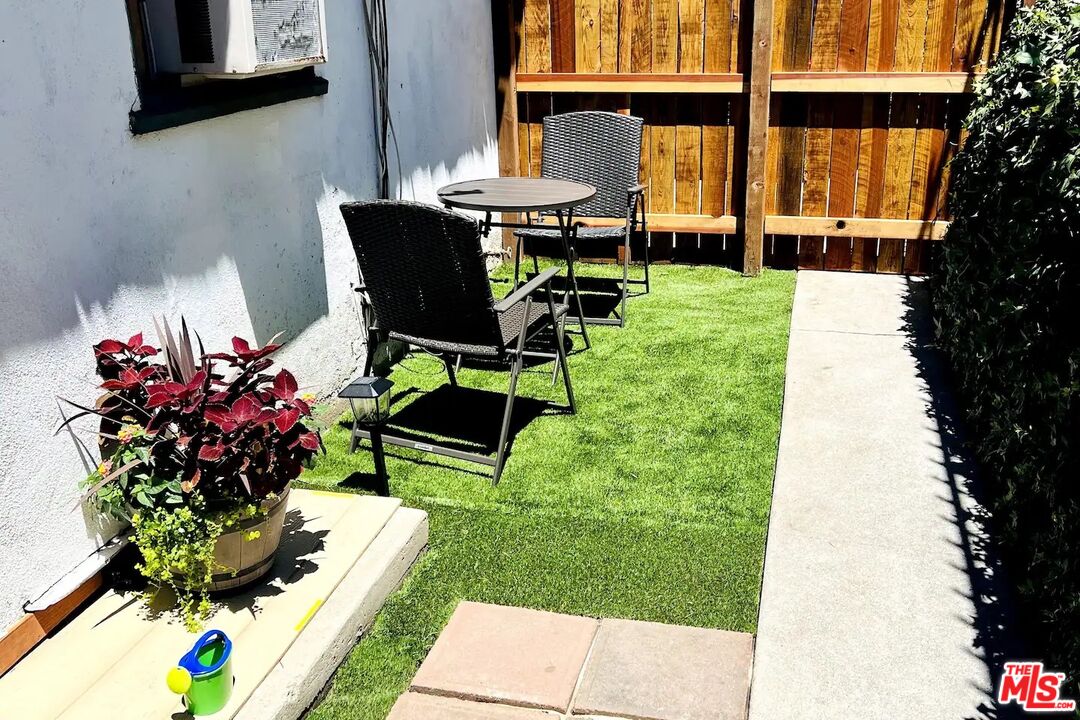 4522 Laurel Canyon Blvd