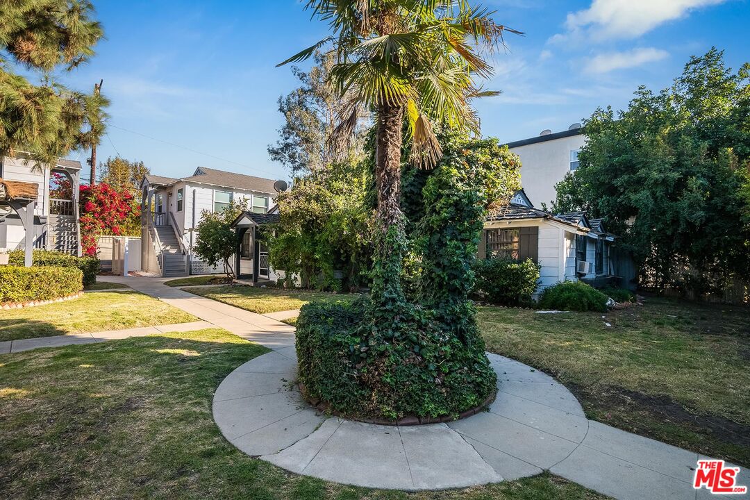 4522 Laurel Canyon Blvd