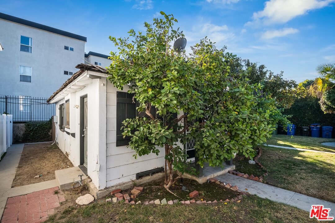 4522 Laurel Canyon Blvd