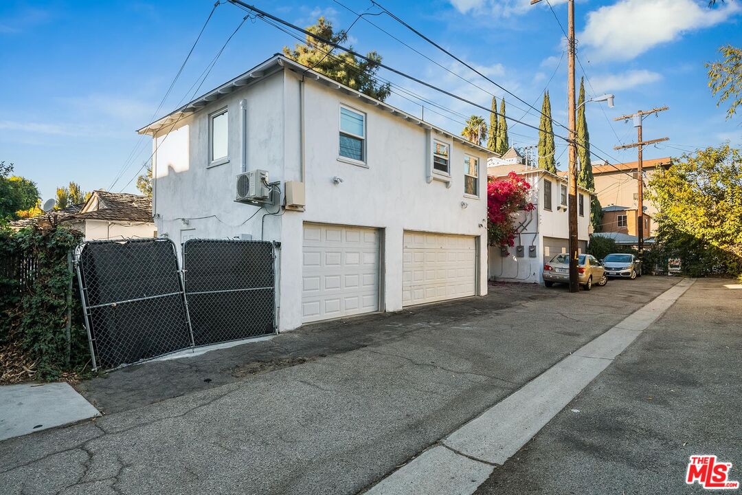 4522 Laurel Canyon Blvd