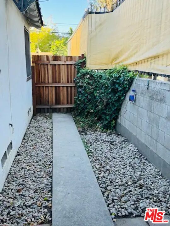 4522 Laurel Canyon Blvd